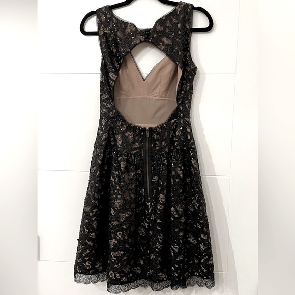 🖤BCBG Maxazria black cocktail dress with sequins.  Beautiful open back.  Size 2 - Picture 3 of 6